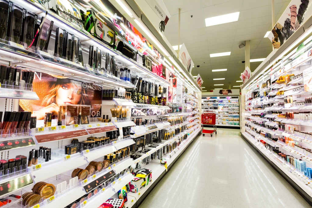 Przestaniemy kupować kosmetyki w tradycyjnych sklepach?