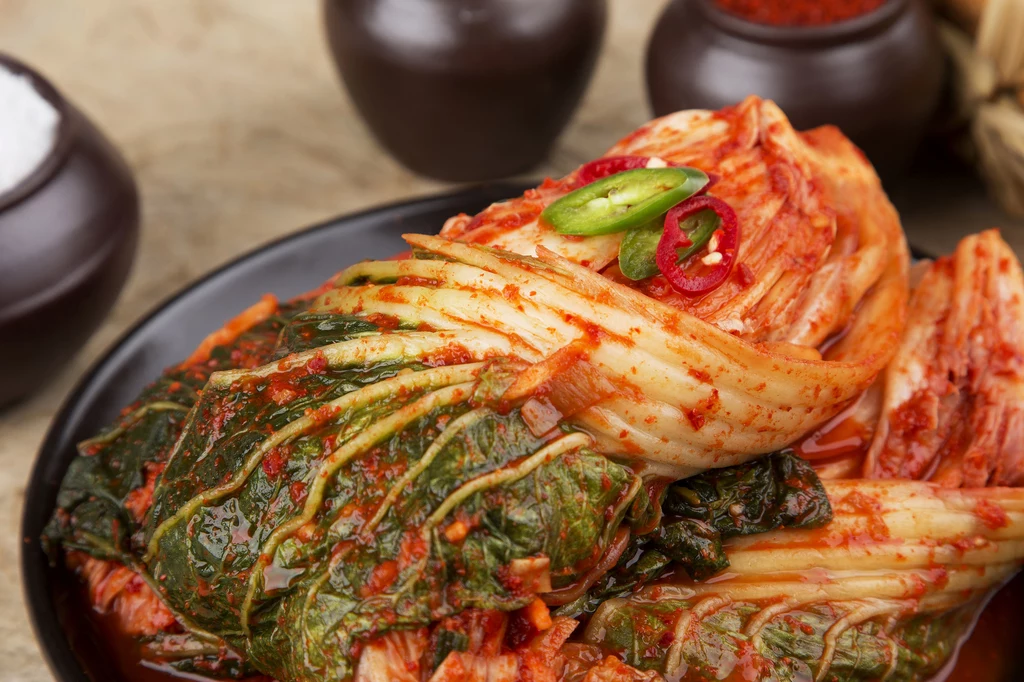 Składniki kimchi zaliczają się do probiotyków, które, jak wiadomo, fantastycznie wpływają na mikroflorę jelitową