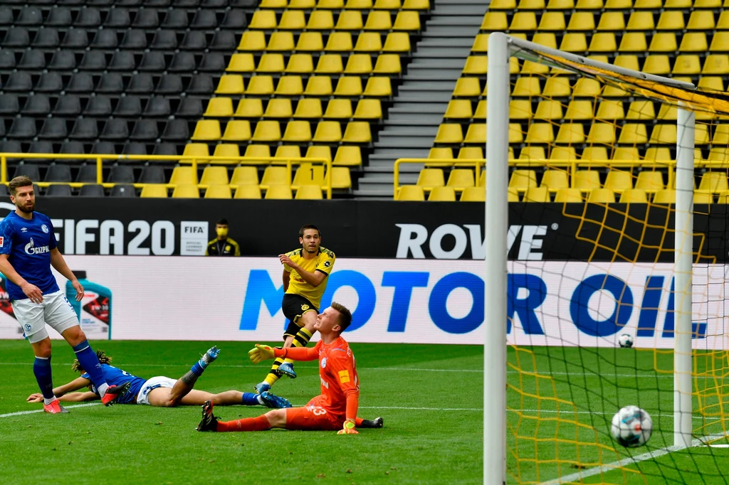 Raphael Guerreiro strzela jednego ze swoich goli