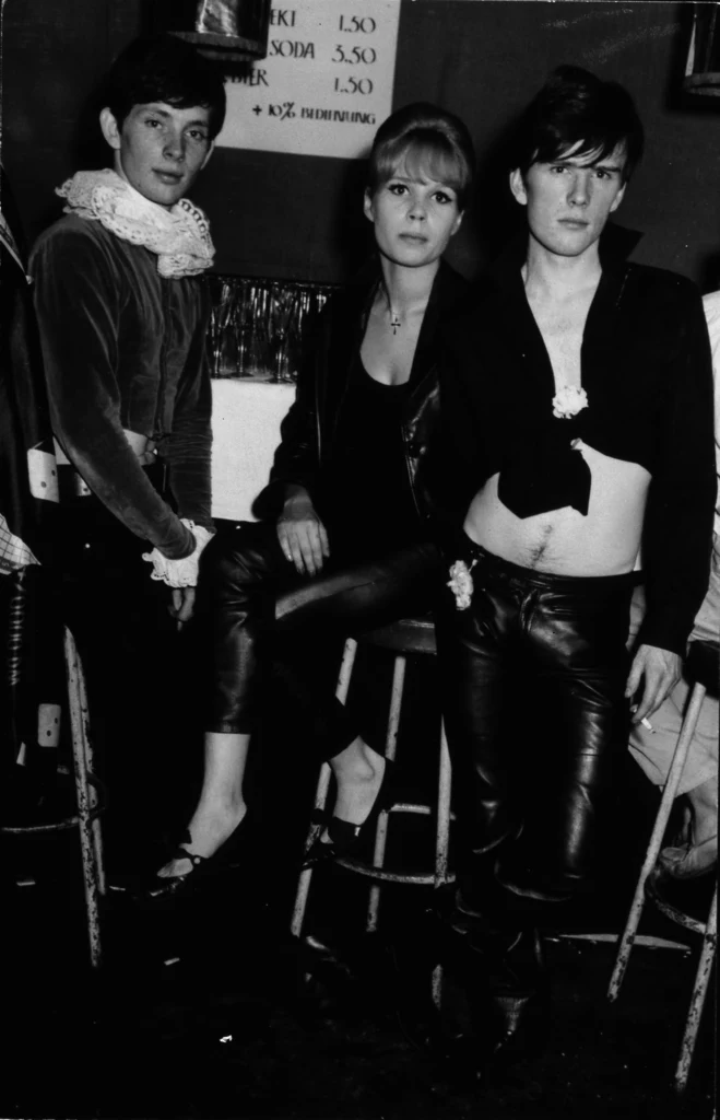 Od lewej: Klaus Voormann, Astrid Kirchherr, Stuart Sutcliffe. Rok 1961