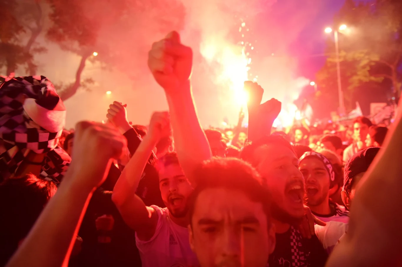 Kibice Besiktasu Stambuł - zdj. ilustracyjne Kibice Besiktasu Stambuł - zdj. ilustracyjne