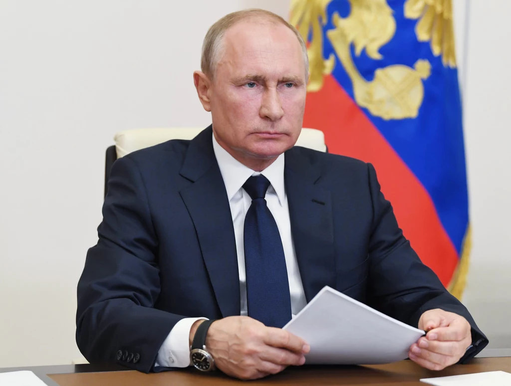 Władimir Putin to bardzo interesująca postać. Podobno członkowie "Club des Chefs", przygotowujących potrawy dla najważniejszych polityków na świecie kilka lat temu mieli ujawnić, że rosyjski przywódca od lat boi się otrucia. Podobno najczęściej, zanim jeszcze prezydent zje daną potrawę, najpierw próbuje jej tester. To bardzo stary zwyczaj, bo w trosce o własne bezpieczeństwo robili tak już średniowieczni królowie. Władimir Putin to bardzo interesująca postać. Podobno członkowie "Club des Chefs", przygotowujących potrawy dla najważniejszych polityków na świecie kilka lat temu mieli ujawnić, że rosyjski przywódca od lat boi się otrucia. Podobno najczęściej, zanim jeszcze prezydent zje daną potrawę, najpierw próbuje jej tester. To bardzo stary zwyczaj, bo w trosce o własne bezpieczeństwo robili tak już średniowieczni królowie.