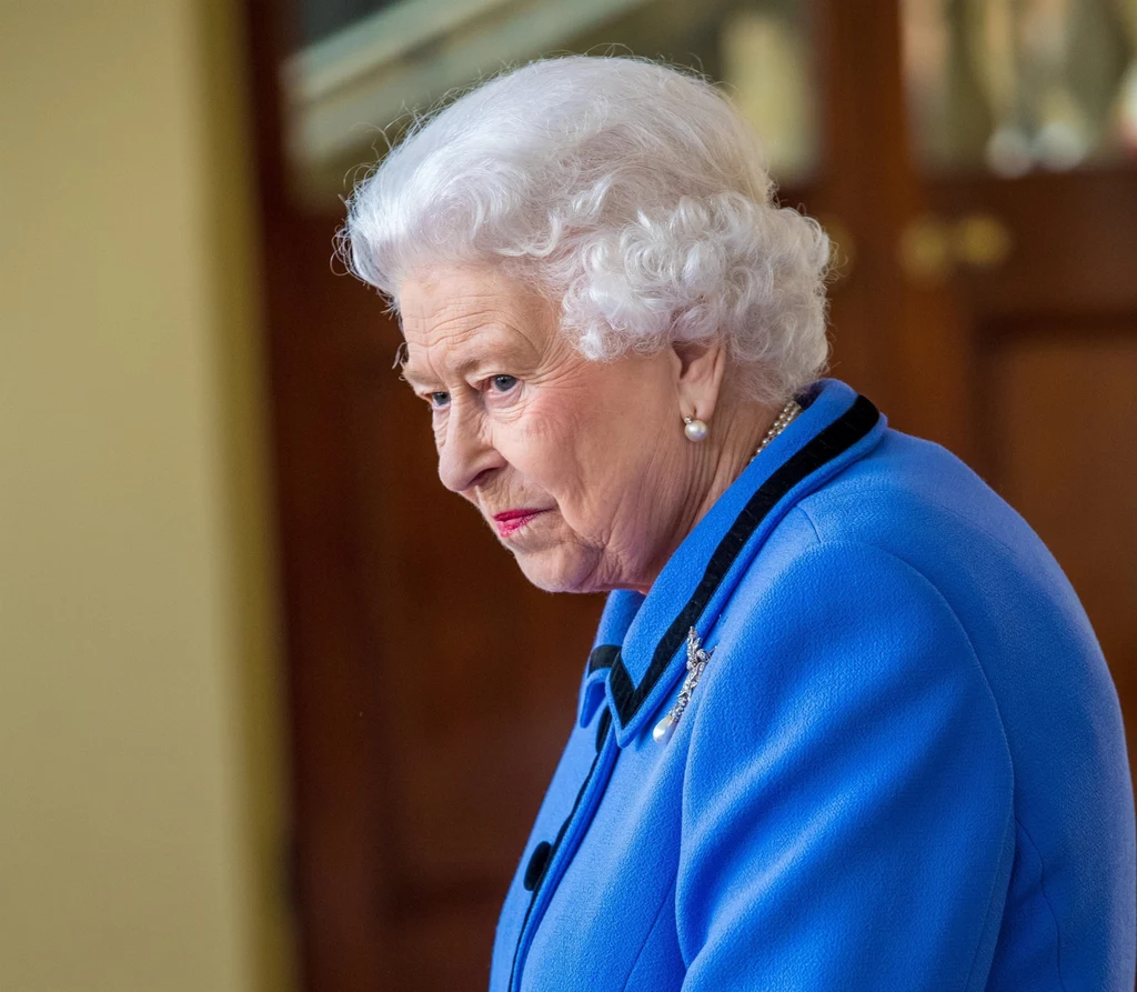 Jakiś czas temu magazyn "Hello!" poinformował, że jednym u ulubionych przysmaków Królowej Elżbiety II są czekoladowe smakołyki. Szef kuchni monarchini ujawnił, że ta najbardziej lubi zajadać się ciastkami. Oprócz słodyczy uwielbia też gulasz irlandzki oraz potrawkę z jagnięciny. Jakiś czas temu magazyn "Hello!" poinformował, że jednym u ulubionych przysmaków Królowej Elżbiety II są czekoladowe smakołyki. Szef kuchni monarchini ujawnił, że ta najbardziej lubi zajadać się ciastkami. Oprócz słodyczy uwielbia też gulasz irlandzki oraz potrawkę z jagnięciny.