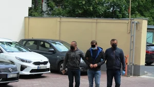 Policjanci ze Śródmieścia zatrzymali mężczyznę podejrzanego o podpalenie dwóch samochodów osobowych w centrum miasta