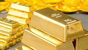 Świat próbuje żyć z cłami Trumpa. Surowce tańsze za cenę osłabionej gospodarki.