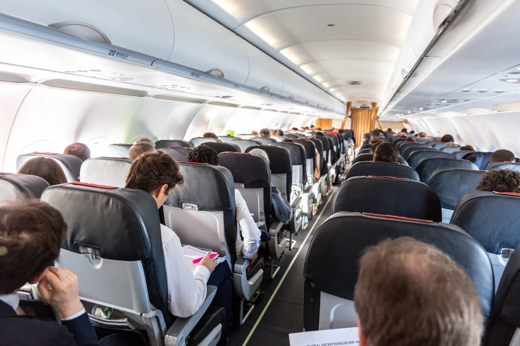 Samolot lecący na Dominikanę musiał awaryjnie lądować, po tym jak pijany pasażer zaczął innym towarzyszom podróży 