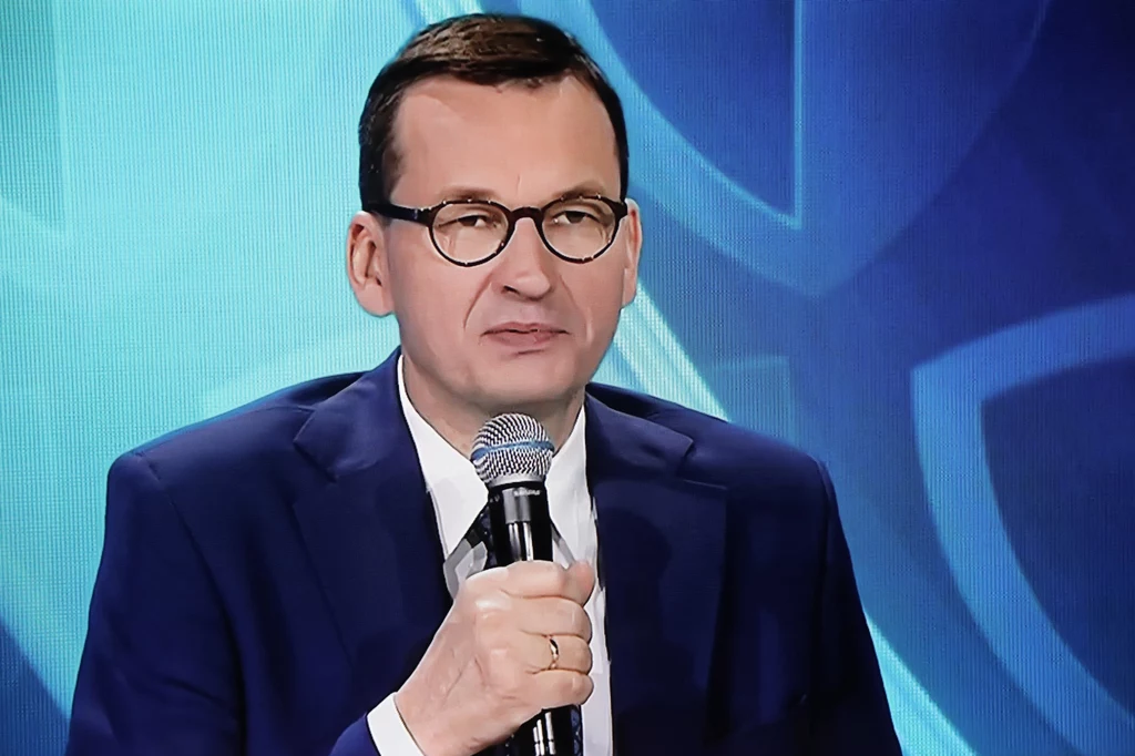 Premier Mateusz Morawiecki podczas transmisji konferencji „Tarcza dla polskich firm i pracowników. Forum gospodarcze Polskiego Funduszu Rozwoju” Premier Mateusz Morawiecki podczas transmisji konferencji „Tarcza dla polskich firm i pracowników. Forum gospodarcze Polskiego Funduszu Rozwoju”