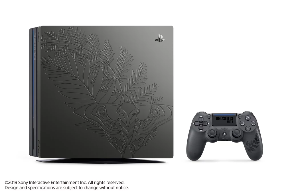 Oprócz zestawu z konsolą, do sprzedaży trafią również limitowane edycje słuchawek i kontrolerów bezprzewodowych. Dualshock 4 będzie miał matowe wykończenie w kolorze stalowej czerni oraz detale i logo PlayStation w kolorze białym. Oprócz zestawu z konsolą, do sprzedaży trafią również limitowane edycje słuchawek i kontrolerów bezprzewodowych. Dualshock 4 będzie miał matowe wykończenie w kolorze stalowej czerni oraz detale i logo PlayStation w kolorze białym.