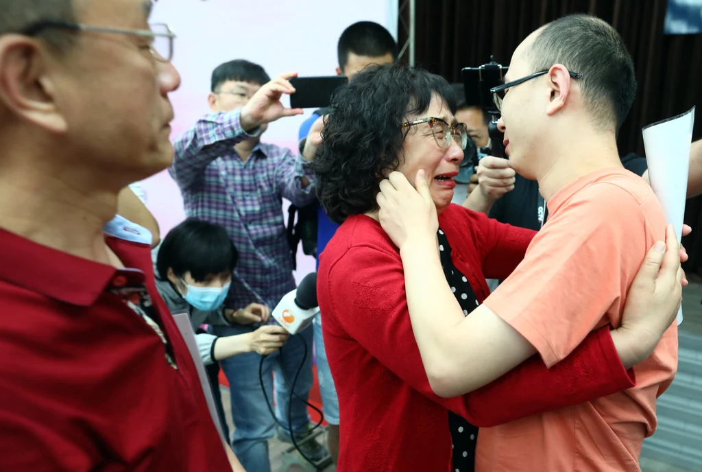Li Jingzhi i Mao Zhenjing poszukiwali syna przez 32 lata Li Jingzhi i Mao Zhenjing poszukiwali syna przez 32 lata
