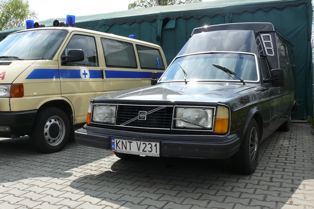 Volvo 264 z zakładu pogrzebowego w Czarnym Dunajcu