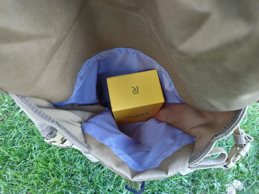 Nie zabrakło również zewnętrznej. mniejszej kieszeni. Wygląda na wystarczająco pojemną