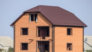 Budynki mieszkalne i gospodarcze nie mogą być lokowane w dowolnym miejscu działki