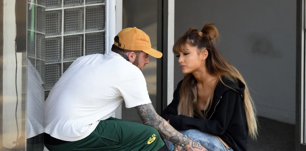 Ariana Grande i Mac Miller przez długi czas wydawali się idealną parą. Spotykali się od 2016 roku. Ich związek trwał ponad dwa lata, ale artystka nie ukrywała tego, że nie było łatwo. Podobno to była toksyczna relacja. W maju 2018 roku stało się jasne, że popularna piosenkarka nie spotyka się już z raperem. Twierdzili jednak, że nie mają do siebie żalu i na zawsze pozostaną przyjaciółmi. Ariana Grande i Mac Miller przez długi czas wydawali się idealną parą. Spotykali się od 2016 roku. Ich związek trwał ponad dwa lata, ale artystka nie ukrywała tego, że nie było łatwo. Podobno to była toksyczna relacja. W maju 2018 roku stało się jasne, że popularna piosenkarka nie spotyka się już z raperem. Twierdzili jednak, że nie mają do siebie żalu i na zawsze pozostaną przyjaciółmi.