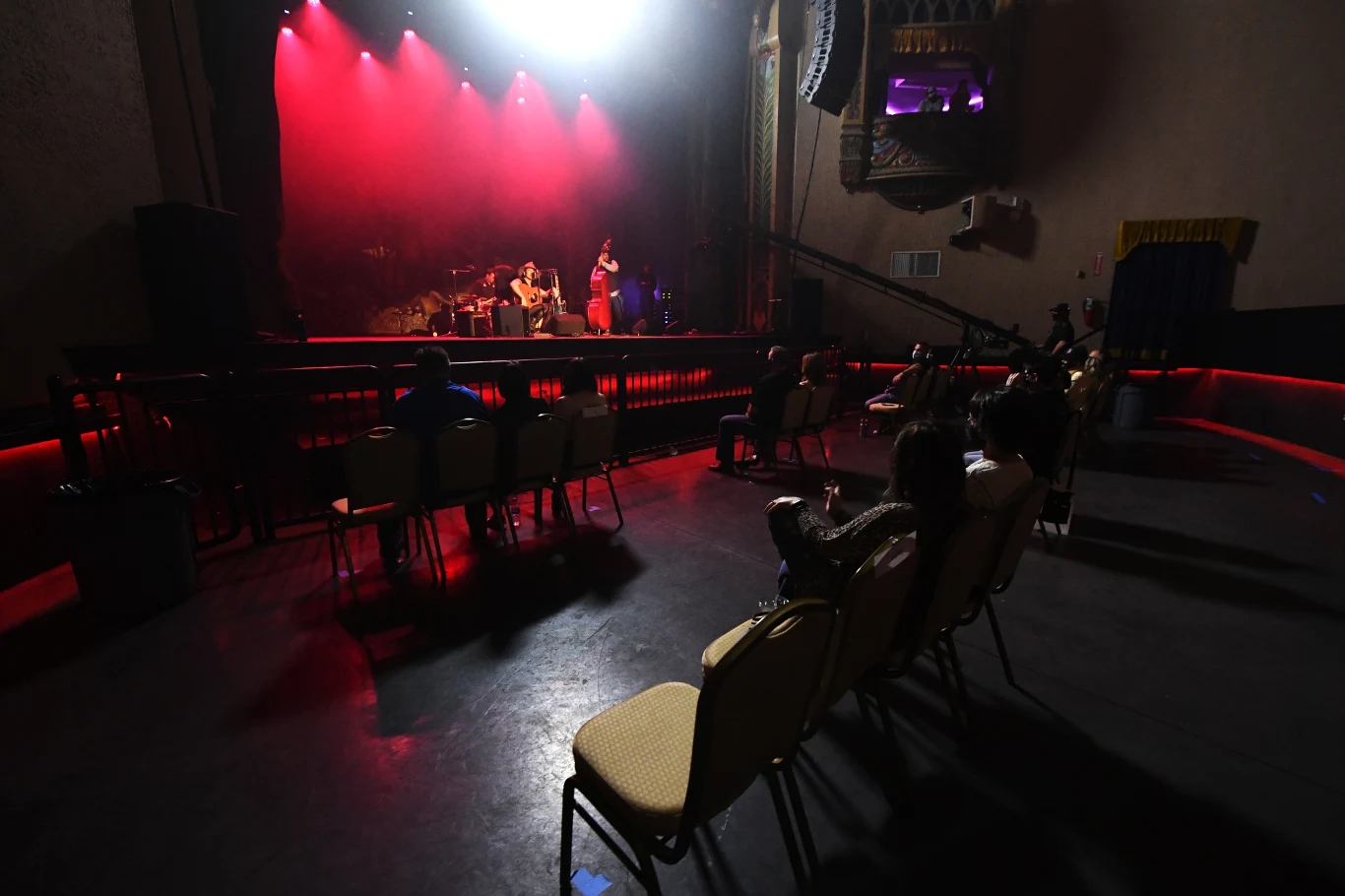 Branża koncertowa od połowy lutego liczy straty związane z odwołaniem koncertów i festiwali na całym świecie. Na razie ta gałąź gospodarki jest odmrażana w większości krajów - co łatwo zrozumieć - bardzo zachowawczo. 