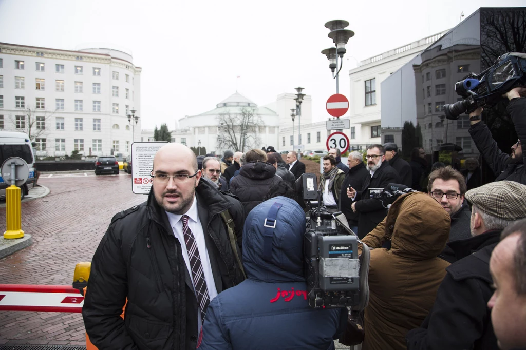 Jak bowiem poinformował dyrektor Telewizyjnej Agencji Informacyjnej, Jarosław Olechowski, jeszcze w tym tygodniu prognozy pogody w TVP zaczną być nadawane z zupełnie nowego studia, opartego właśnie o silnik Unreal Engine, chwaląc się przy okazji, że są w tym zakresie pionierami polskiego rynku TV. Jak bowiem poinformował dyrektor Telewizyjnej Agencji Informacyjnej, Jarosław Olechowski, jeszcze w tym tygodniu prognozy pogody w TVP zaczną być nadawane z zupełnie nowego studia, opartego właśnie o silnik Unreal Engine, chwaląc się przy okazji, że są w tym zakresie pionierami polskiego rynku TV.