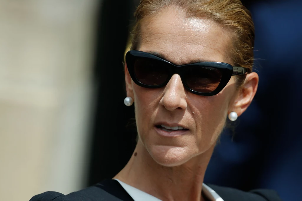 Obecnie Celine Dion ma 52 lata. Artystka stara się nie załamywać i skupia się teraz przede wszystkim na sobie. Nie zamyka się na ludzi i nowe znajomości. W wywiadach podkreśla, że chociaż jej mąż odszedł, nadal czuje jego wsparcie. Rok temu odbyła się jej trasa koncertowa "Courage World Tour", podczas której zaprezentowała fanom trzy najnowsze utwory: „Imperfections”, „Lying Down” i „Courage”. Wydała też nowy album: Courage. Obecnie Celine Dion ma 52 lata. Artystka stara się nie załamywać i skupia się teraz przede wszystkim na sobie. Nie zamyka się na ludzi i nowe znajomości. W wywiadach podkreśla, że chociaż jej mąż odszedł, nadal czuje jego wsparcie. Rok temu odbyła się jej trasa koncertowa "Courage World Tour", podczas której zaprezentowała fanom trzy najnowsze utwory: „Imperfections”, „Lying Down” i „Courage”. Wydała też nowy album: Courage.