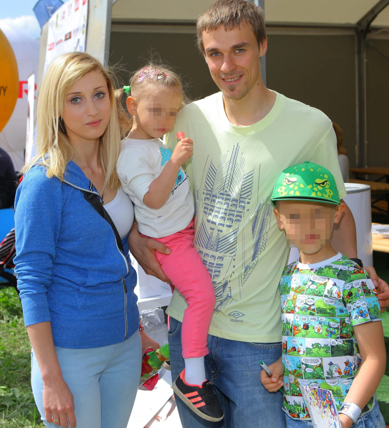 Justyna Żyła i PIotr Żyła z dziećmi, 2014 r.