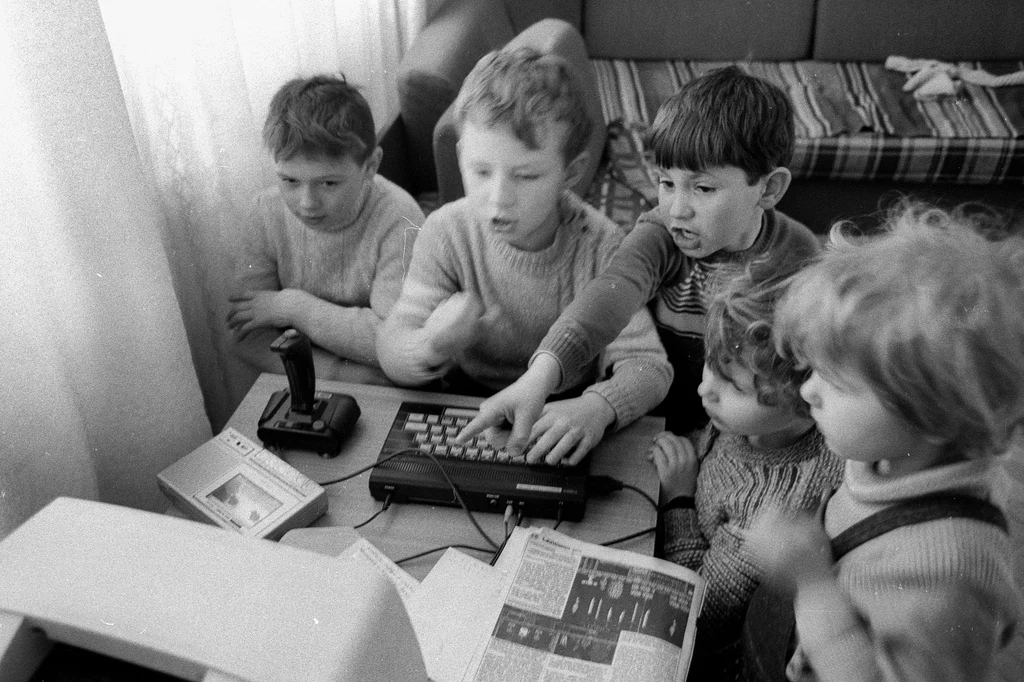 Pojawienie się komputerów spowodowało, że dzieci zniknęły z peerelowskich podwórek