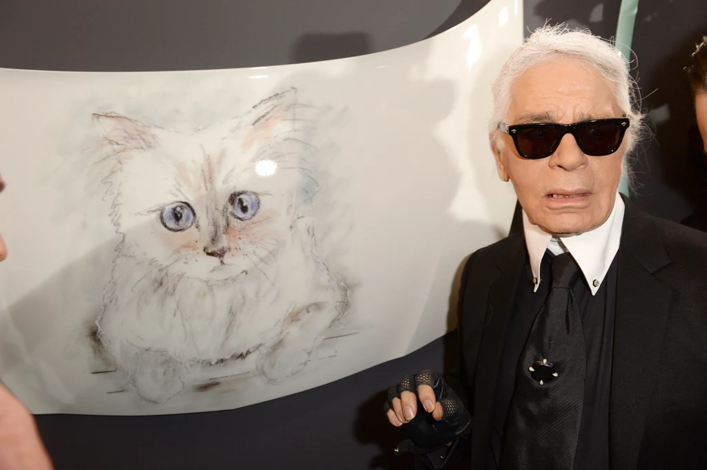 Karl Lagerfeld z portretem swojej kotki Choupette