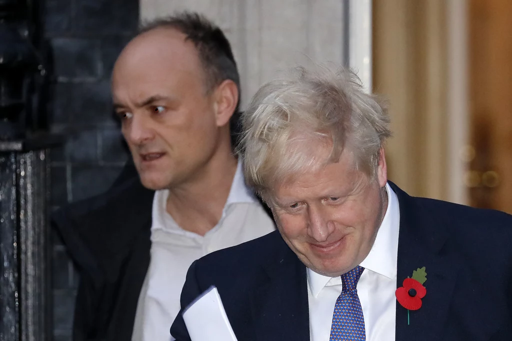 Brytyjski premier Boris Johnson. Za nim Dominic Cummings Brytyjski premier Boris Johnson. Za nim Dominic Cummings