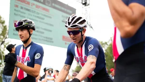 Keegan Swenson (w środku)