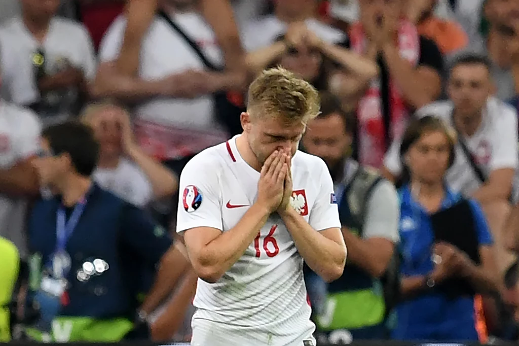 Triumf esportowca w sportowym plebiscycie jest jednak czymś nowym w naszym kraju i być może ta akcja sprawi, że esport zacznie być w Polsce traktowany z odrobinę większą powagą niż dotychczas. Triumf esportowca w sportowym plebiscycie jest jednak czymś nowym w naszym kraju i być może ta akcja sprawi, że esport zacznie być w Polsce traktowany z odrobinę większą powagą niż dotychczas.