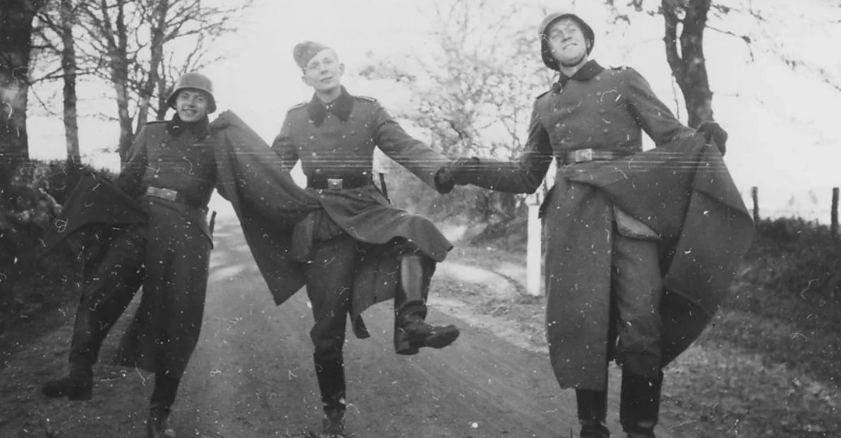 Najbardziej znanym środkiem pobudzającym był Pervitin, używany przez Niemców podczas II wojny światowej Najbardziej znanym środkiem pobudzającym był Pervitin, używany przez Niemców podczas II wojny światowej