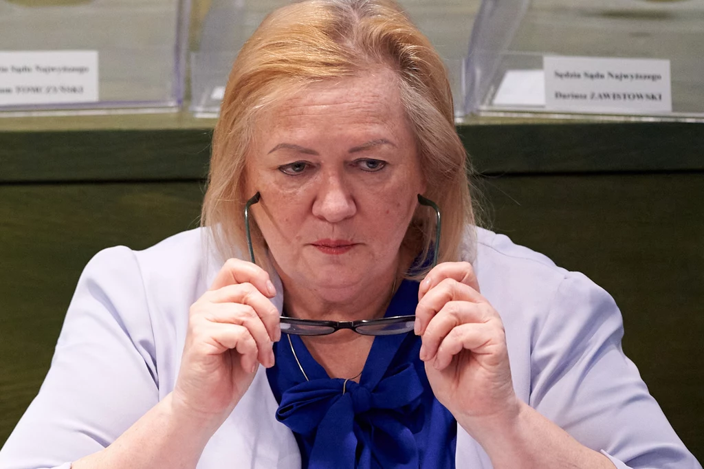 Małgorzata Manowska jest sędzią, doktorem habilitowanym nauk prawnych i profesorem nadzwyczajnym Uczelni Łazarskiego. Małgorzata Manowska jest sędzią, doktorem habilitowanym nauk prawnych i profesorem nadzwyczajnym Uczelni Łazarskiego.