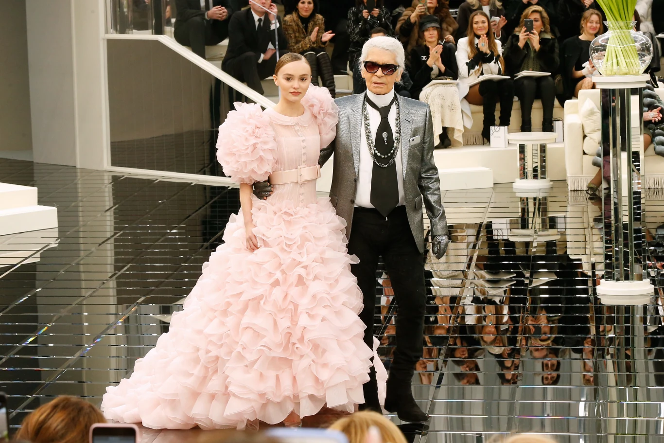 "Lily-Rose jest piękna, to dziewczyna z cechami nowej generacji gwiazd" - powiedział o modelce Karl Lagerfeld. Wiedział co mówi, gdyż to właśnie on odpowiadał za zdjęcia do kampanii Chanel. Wcześniej pojawiła się też w Grand Palais podczas paryskich pokazów tej marki Haute Couture na sezon jesień-zima 2015/16.

 