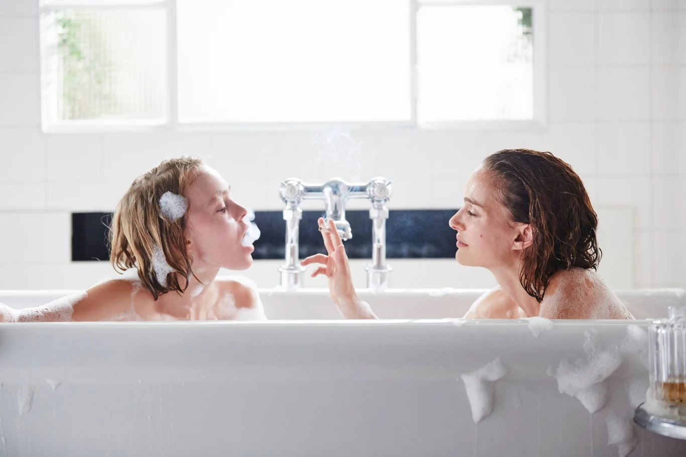 W tym samym roku Depp wcieliła się w Isadorę Duncan w "Tancerce". Za swoją rolę otrzymała nominację do Cezara dla najlepszej debiutantki. W 2016 roku wystąpiła także w "Planetarium" u boku Natalie Portman. Zdobywczyni Oscara za "Czarnego Łabędzia" osobiście zabiegała o jej udział w filmie.