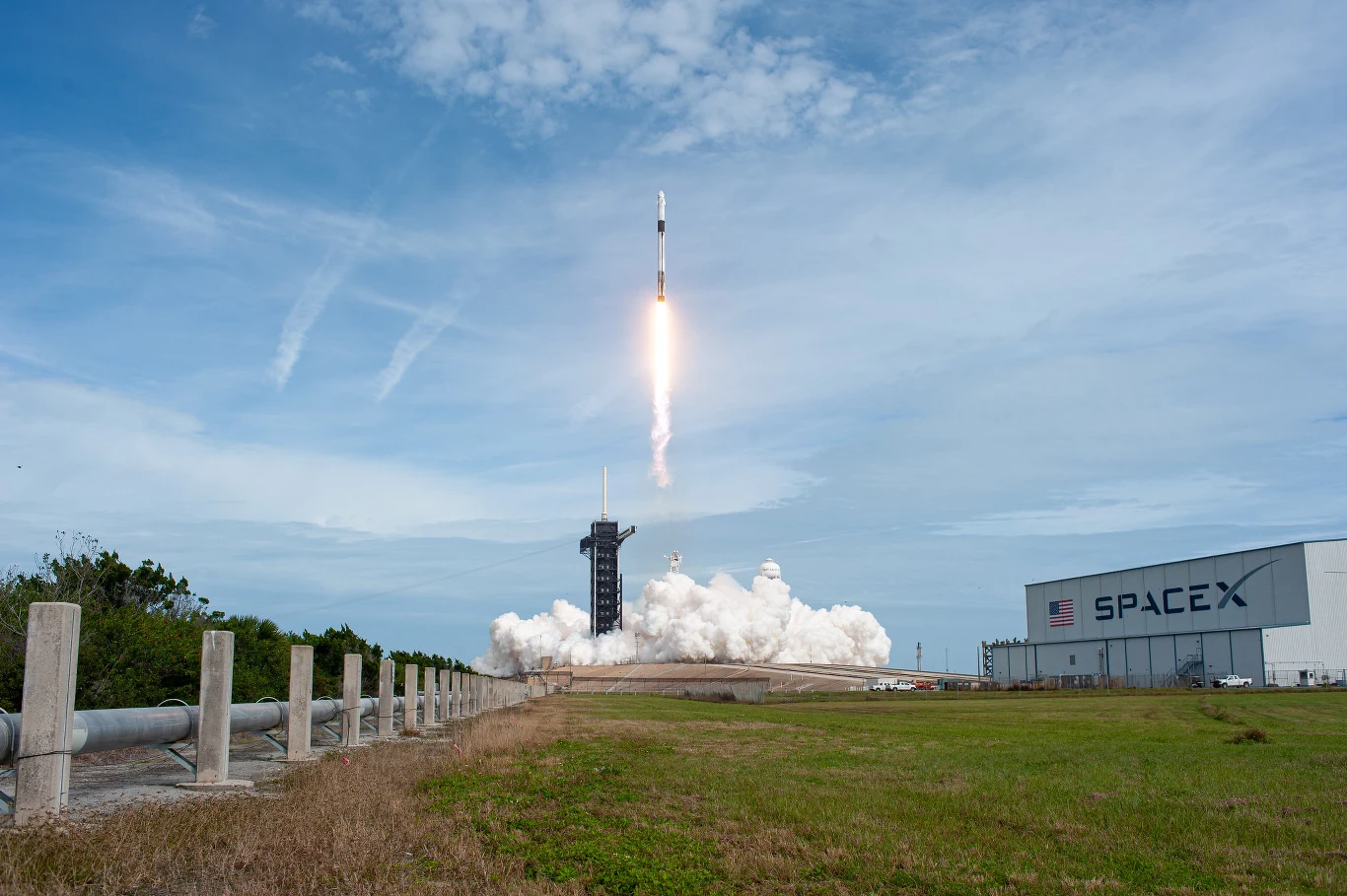 Jeden ze wcześniejszych startów rakiety Falcon 9 Jeden ze wcześniejszych startów rakiety Falcon 9