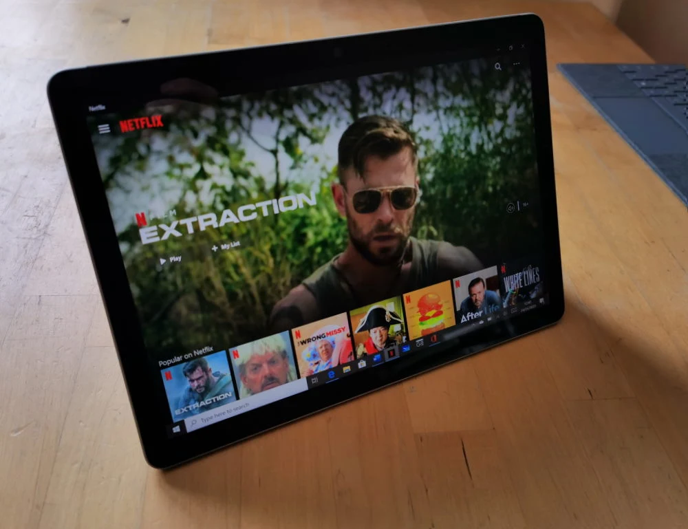 Ekran, jak i samo urządzenie, bardzo dobrze sprawdzi się podczas oglądania filmów Ekran, jak i samo urządzenie, bardzo dobrze sprawdzi się podczas oglądania filmów