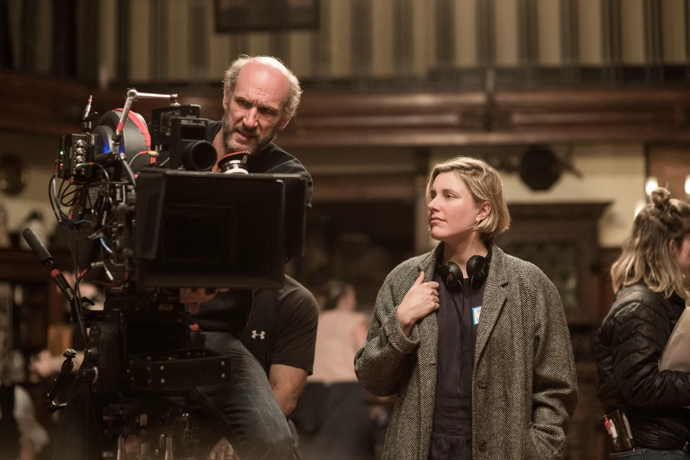 Greta Gerwig na planie filmu "Małe kobietki"
