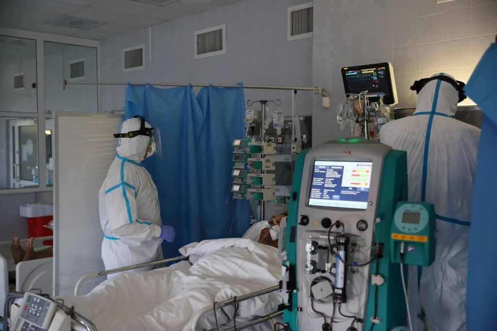 Szpital MSWiA w Warszawie w obliczu epidemii został przekształcony w szpital jednoimienny zakaźny i przyjmuje tylko pacjentów chorych na COVID-19. Szpital MSWiA w Warszawie w obliczu epidemii został przekształcony w szpital jednoimienny zakaźny i przyjmuje tylko pacjentów chorych na COVID-19.