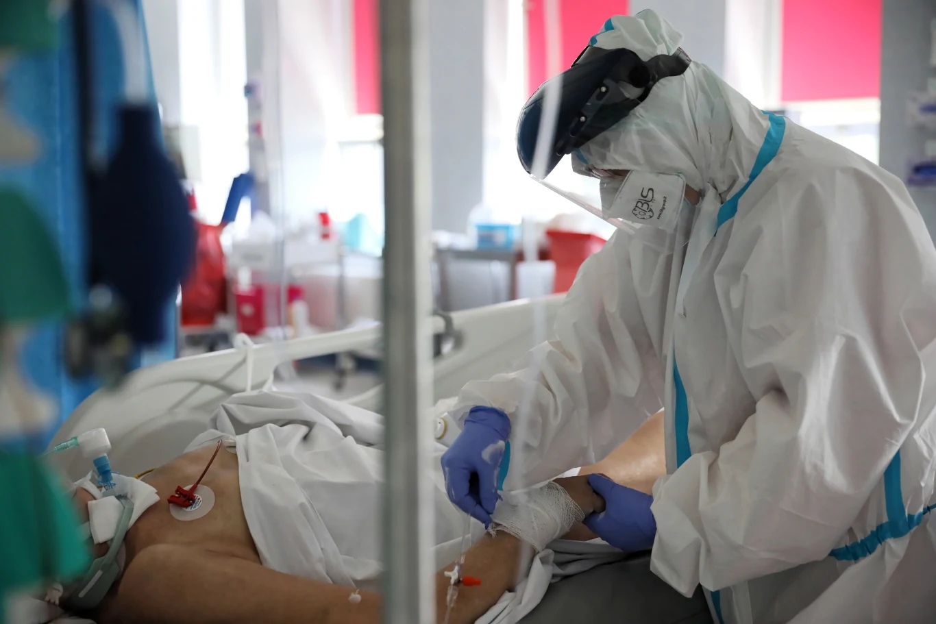 Kwarantanną objętych jest 79 007 osób (stan na poranek 27 maja). To te, które miały bezpośredni kontakt z zakażonymi lub z podejrzanymi o zakażenie koronawirusem.