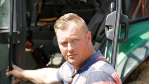 Łukasz Sędrowski na planie programu "Rolnik szuka żony"