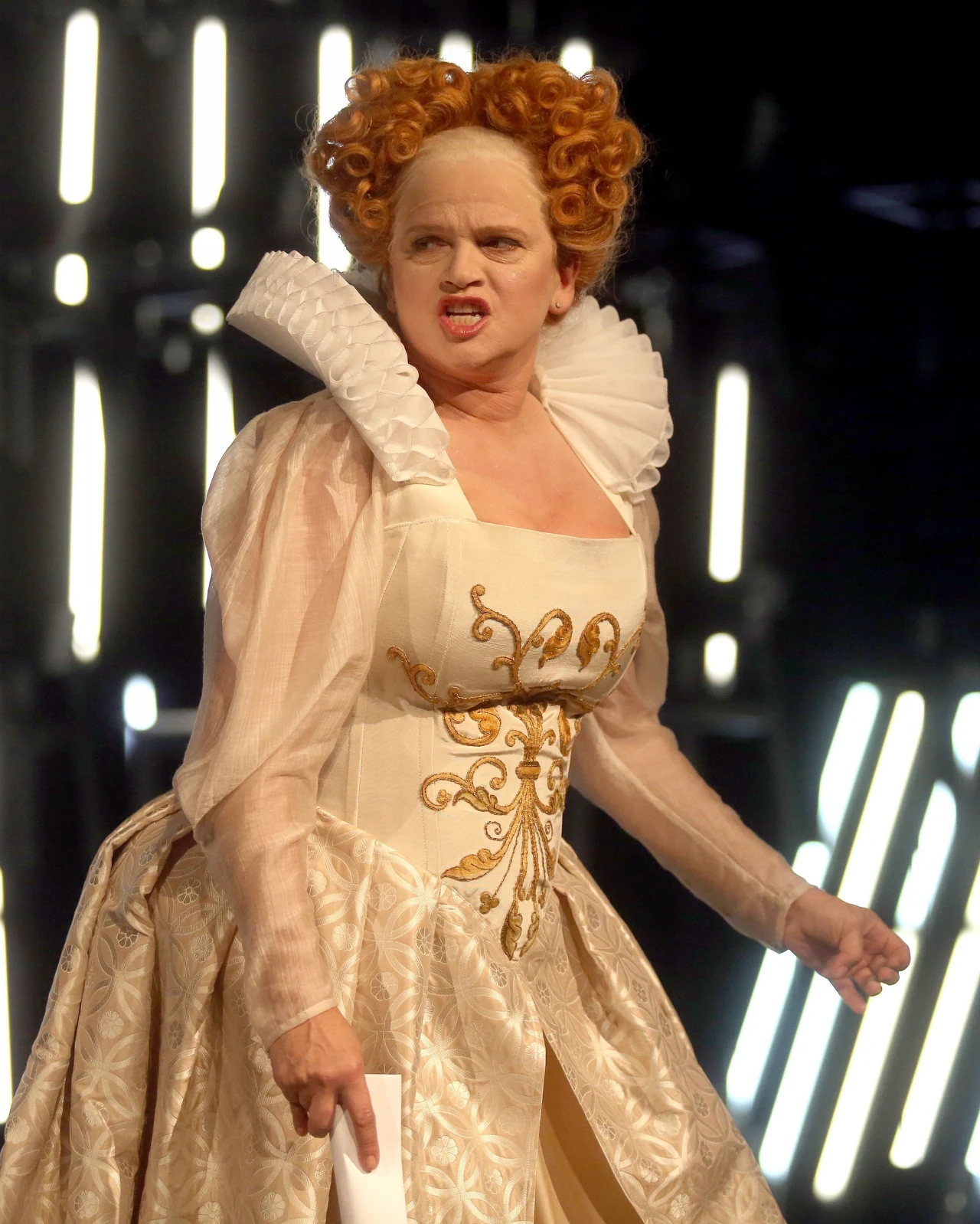 W 2013 roku aktorka przeniosła się nad morze i od razu znalazła angaż w Teatrze Wybrzeże. Za "szczególnie istotne przedstawienie" Katarzyna Figura uznaje "Marię Stuart" w reżyserii Adama Nalepy, w którym zagrała królową Elżbietę Tudor.

"Katarzyna Figura kreuje Elżbietę I na kobietę wystraszoną, nieco zagubioną ale przy tym dumną, silną i stanowczą, zdającą sobie sprawę, że tron należy się rywalce" - pisał Łukasz Rudziński, dodając, że to "zdecydowanie najlepsza rola Figury w Teatrze Wybrzeże ".