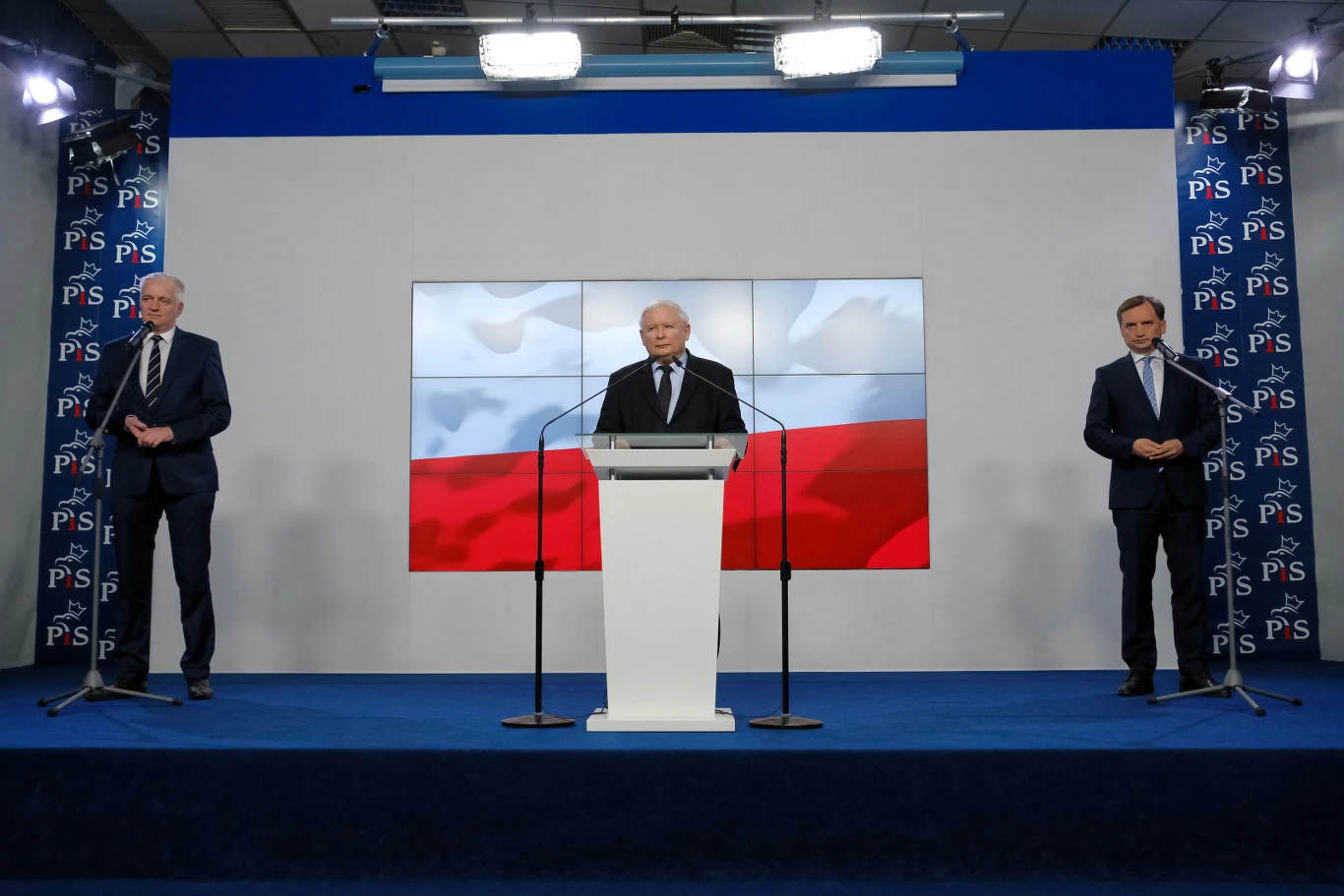 Prezes PiS Jarosław Kaczyński, minister sprawiedliwości Zbigniew Ziobro i lider Porozumienia Jarosław Gowin
