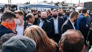 Preyzdent Andrzej Duda podczas wizyty na targowisku w Garwolinie 