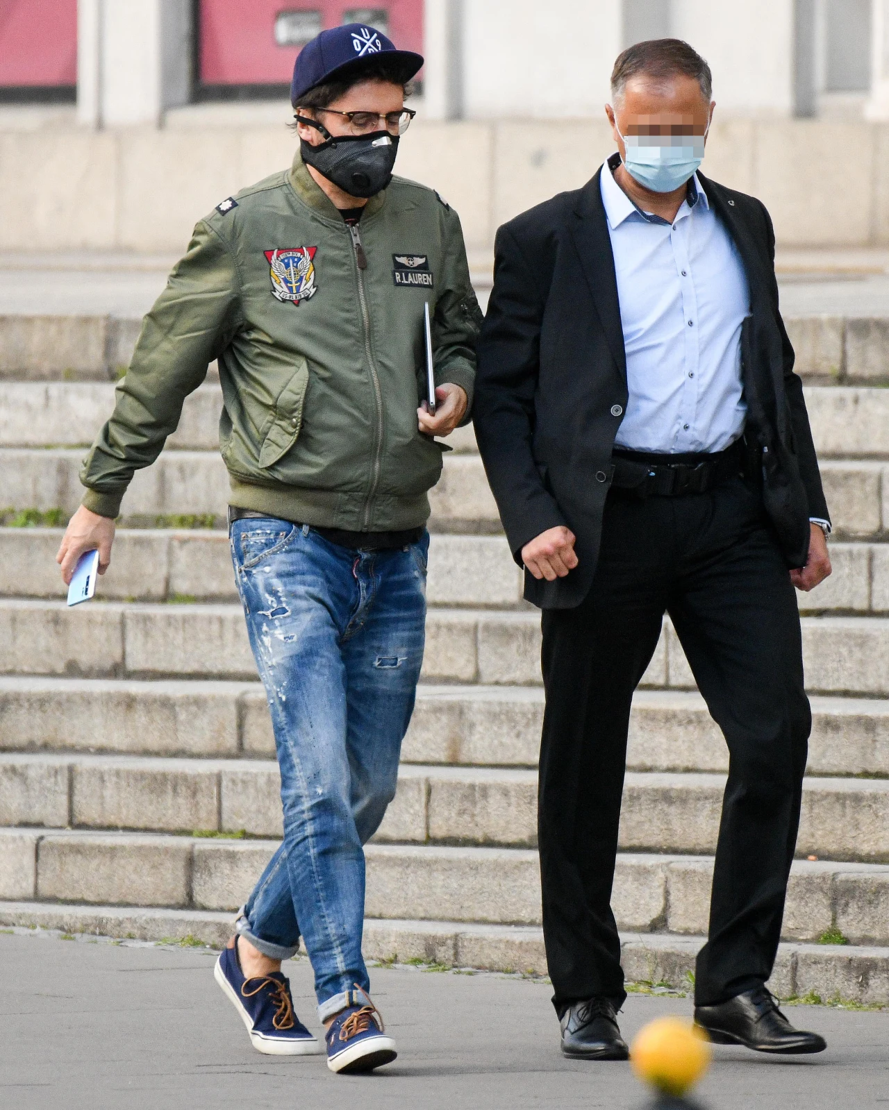 Kuba Wojewódzki z ochroną na ulicach Warszawy