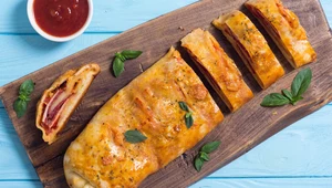 Zrolowana pizza Stromboli