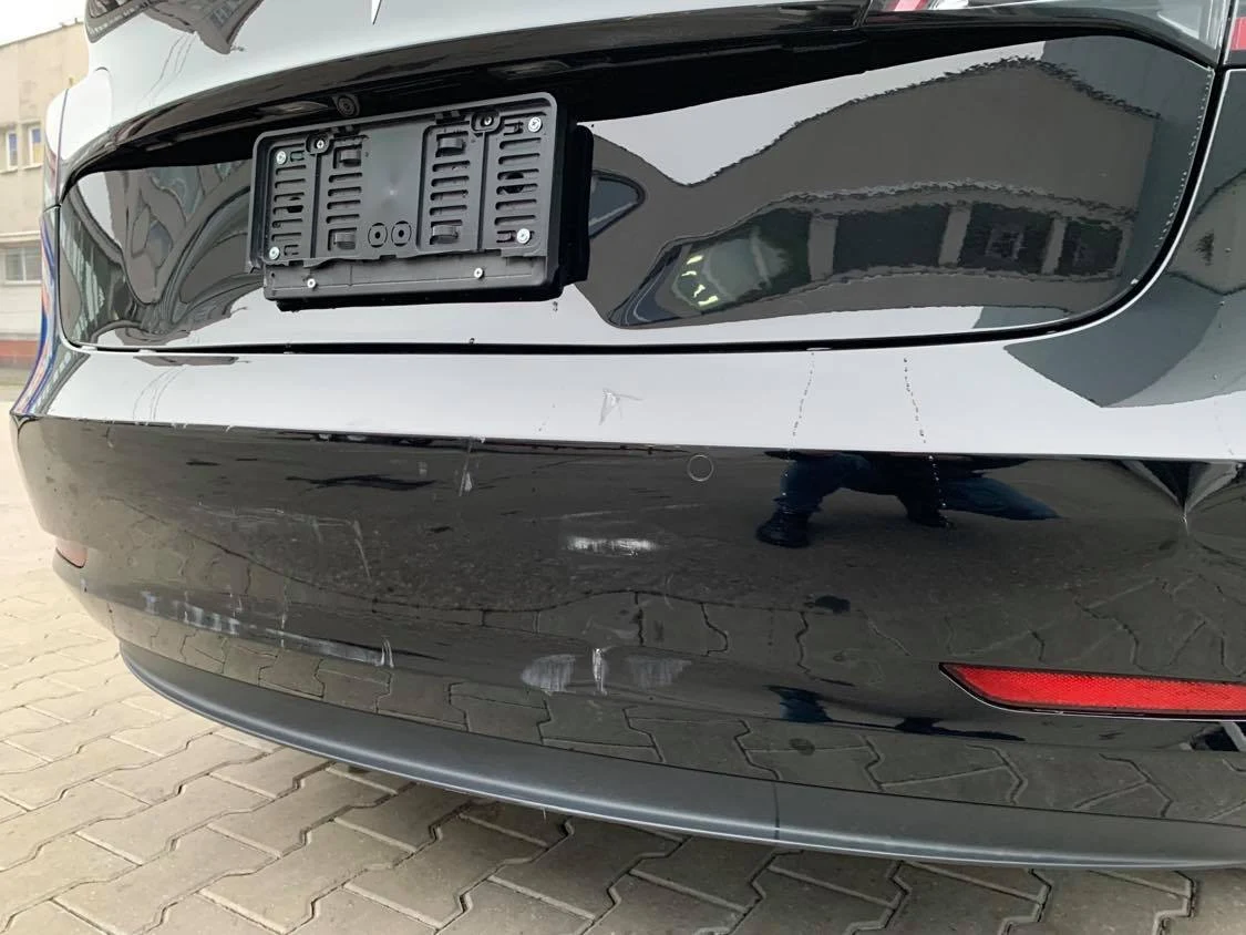 Cale uszkodzenie po kolizji. Naprawa 4 miesiące 