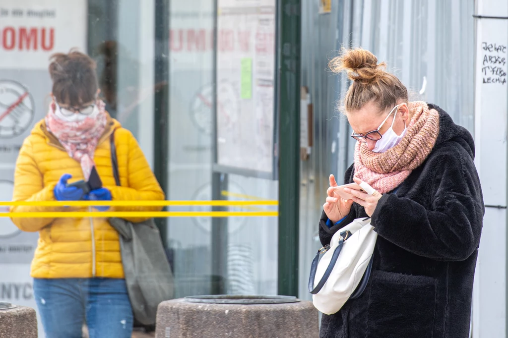 Minister: Aplikacja ProteGo Safe to nie inwigilacja, to pomoc na czas pandemii Minister: Aplikacja ProteGo Safe to nie inwigilacja, to pomoc na czas pandemii