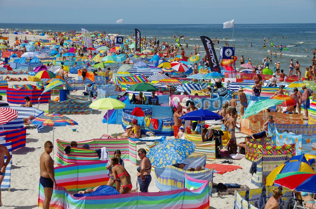 Tłumy na plaży w Łebie Tłumy na plaży w Łebie