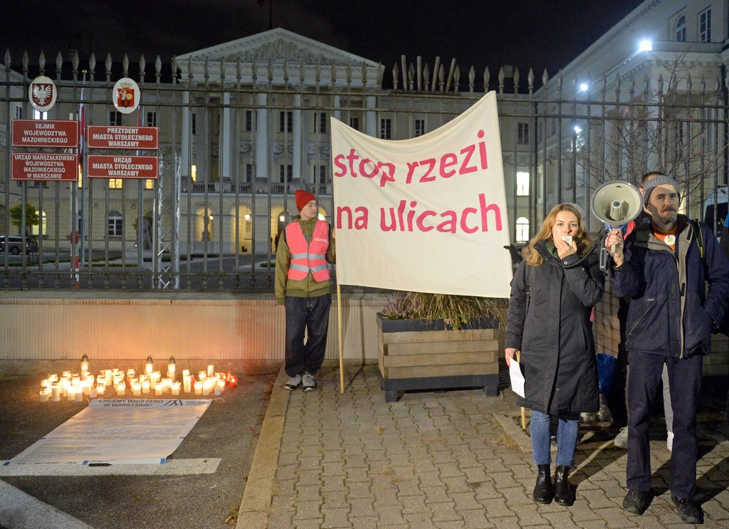 Demokracja ma to do siebie, że każdy może demonstrować. Również w oderwaniu od faktów