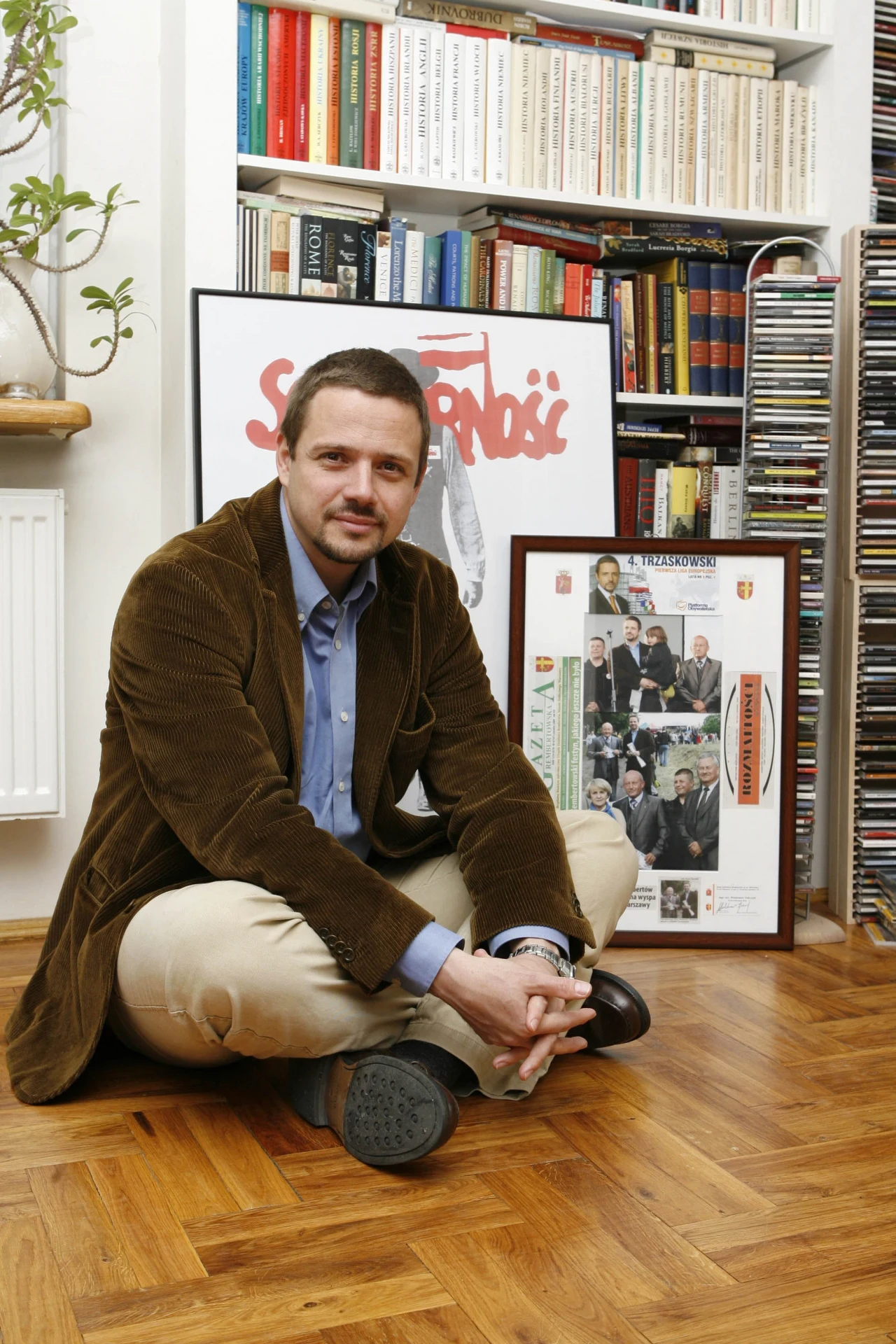 Rafał Trzaskowski w swoim mieszkaniu Rafał Trzaskowski w swoim mieszkaniu