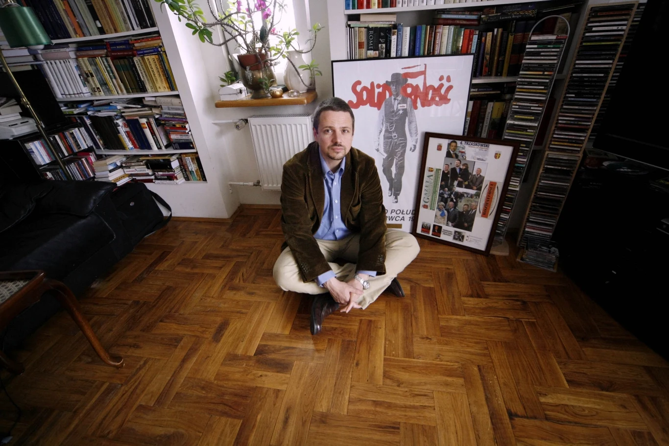 Rafał Trzaskowski w swoim mieszkaniu