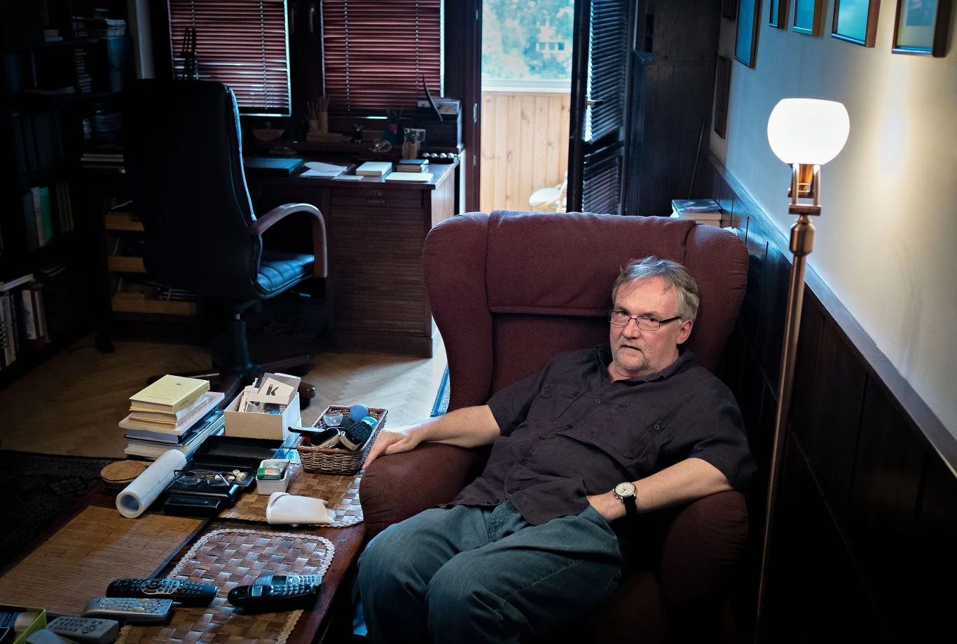 Jerzy Pilch w swoim mieszkaniu, 2013 r. Fot. Stepan Rudik Jerzy Pilch w swoim mieszkaniu, 2013 r. Fot. Stepan Rudik