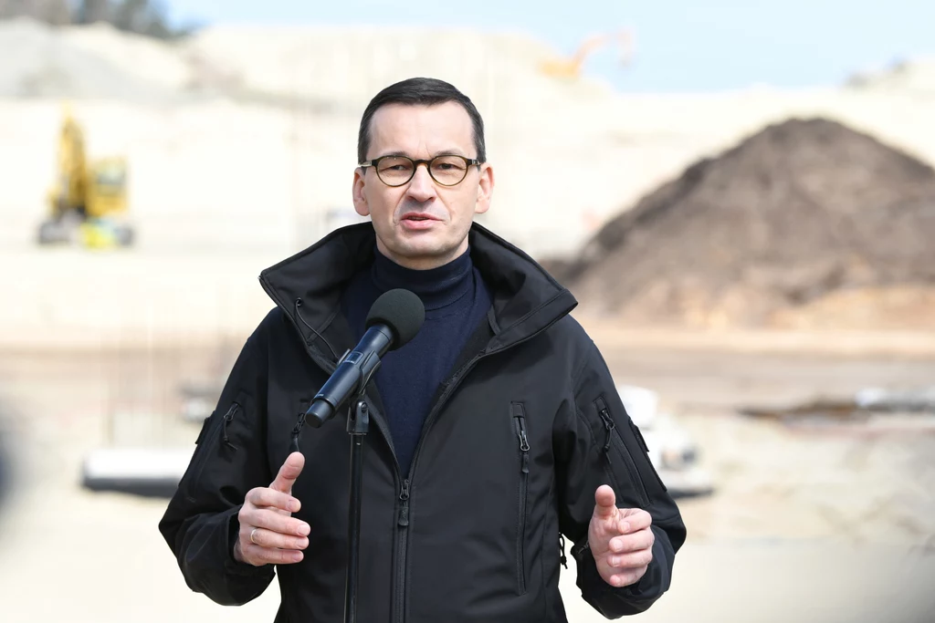 Mateusz Morawiecki stwierdził, że przekop Mierzei Wiślanej to symbol skuteczności, wiarygodności i tego, że można w Polsce przełamać niemożność. Jak dodał, jest to także test współpracy władz państwa. W ocenie premiera, inwestycja ta jest szansą zarówno dla rozwoju regionu, jak i całej Polski. Mateusz Morawiecki stwierdził, że przekop Mierzei Wiślanej to symbol skuteczności, wiarygodności i tego, że można w Polsce przełamać niemożność. Jak dodał, jest to także test współpracy władz państwa. W ocenie premiera, inwestycja ta jest szansą zarówno dla rozwoju regionu, jak i całej Polski.