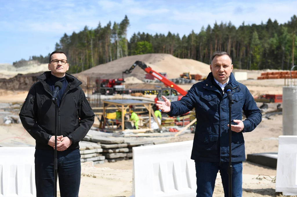 Podkreślił, że przy przekopie Mierzei Wiślanej powstaje wiele miejsc pracy, z przekopem wiąże się też powstanie tysięcy miejsc pracy po zakończeniu tej inwestycji. Podkreślił, że przy przekopie Mierzei Wiślanej powstaje wiele miejsc pracy, z przekopem wiąże się też powstanie tysięcy miejsc pracy po zakończeniu tej inwestycji.